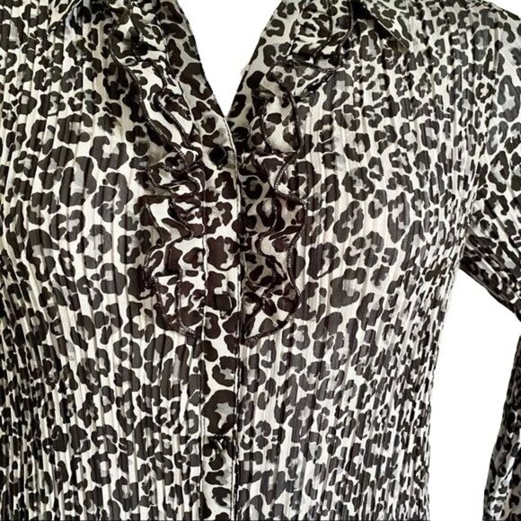 Fashion Bug Animal Print Top with Bell Sleeves Medium - Picture 7 of 9
